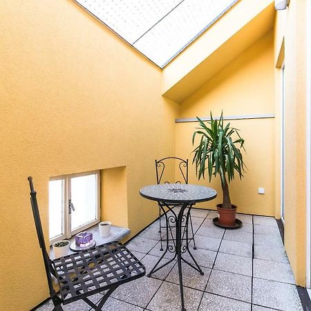 Attic Apartment By Wenceslas Square Prague Exterior photo